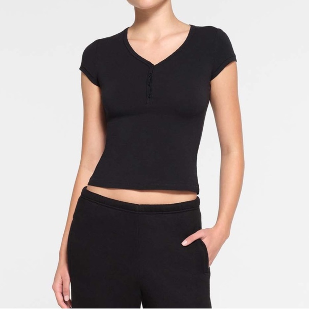 SKIMS New Vintage Henley T-Shirt Short Sleeve Onyx